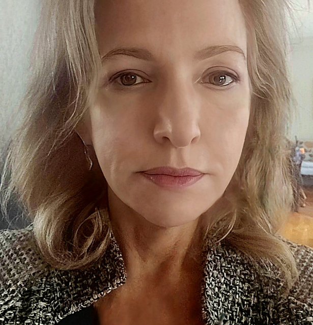 Joan Rizal - Photo 1