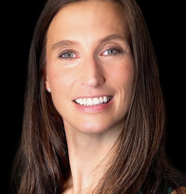 Anna Williams - Photo 2